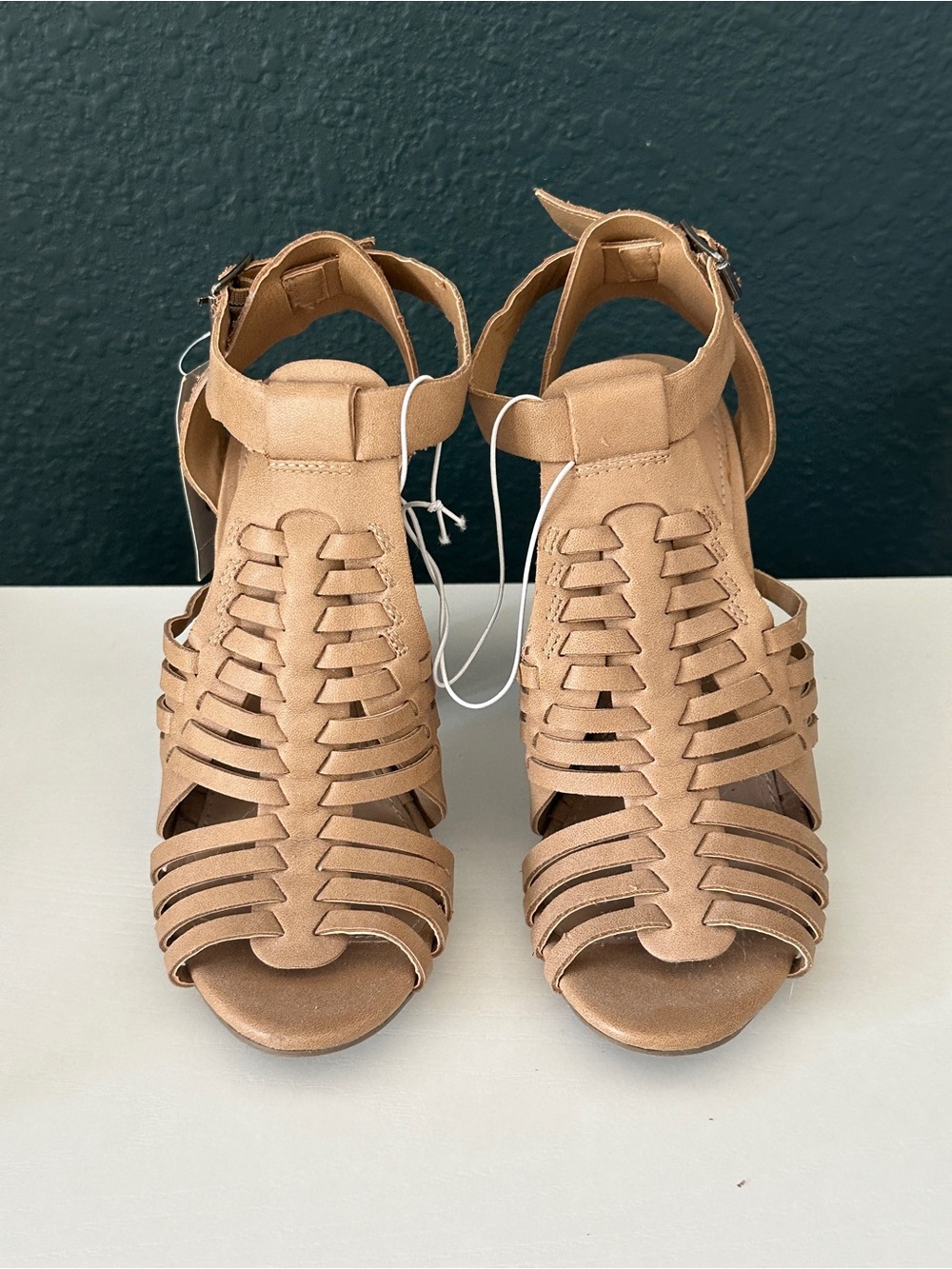NWT Tan Strappy Huarache-Inspired Women’s Block Heel Sandal Size 6